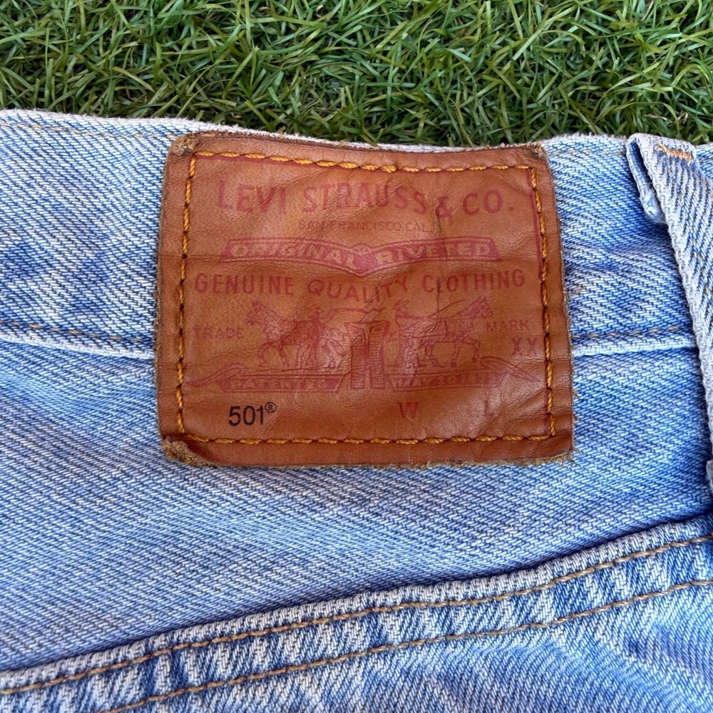 Levis Premium 501 Original Shorts Womens 25 Light Wash Distressed Denim Western - Picture 4 of 10